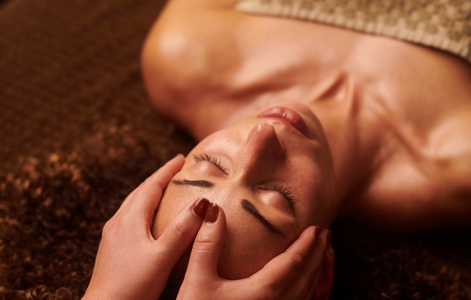Japanische Gesichtsmassage